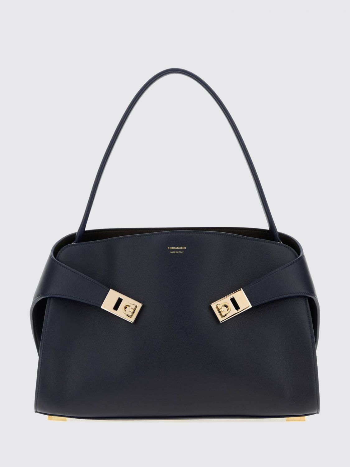 woman's tote bag