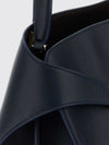 woman's tote bag