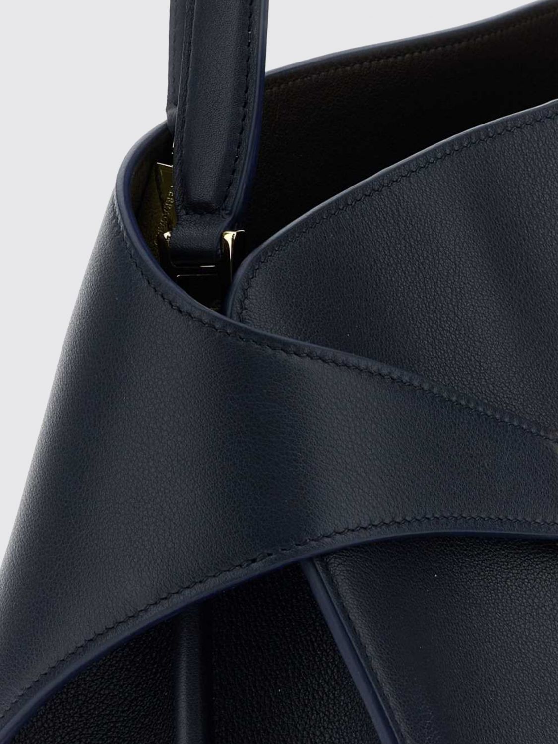 woman's tote bag