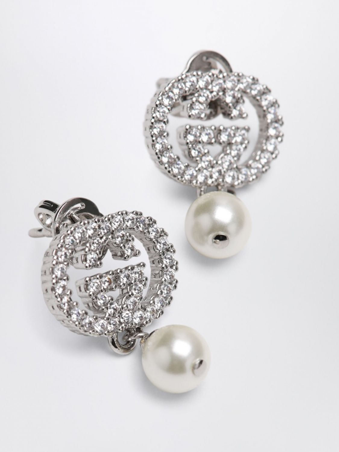 pendant earrings in brass with synthetic pearls and rhinestone gg logo