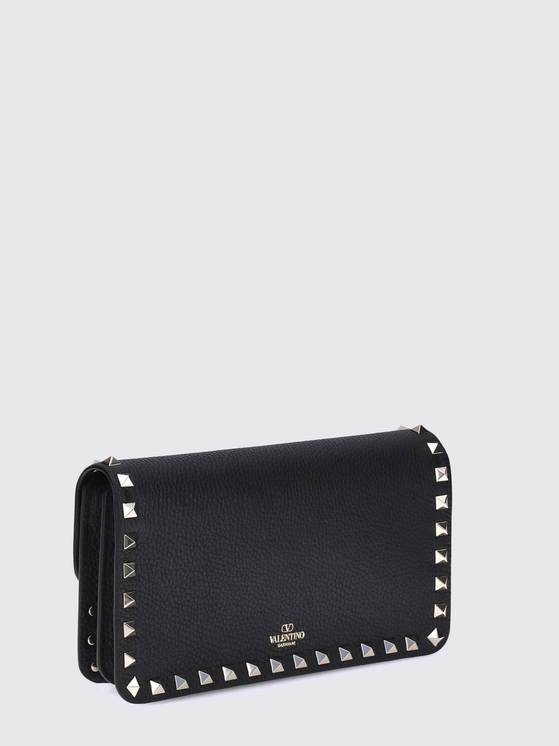 rockstud wallet on chain in grained calfskin with studs