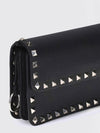 rockstud wallet on chain in grained calfskin with studs