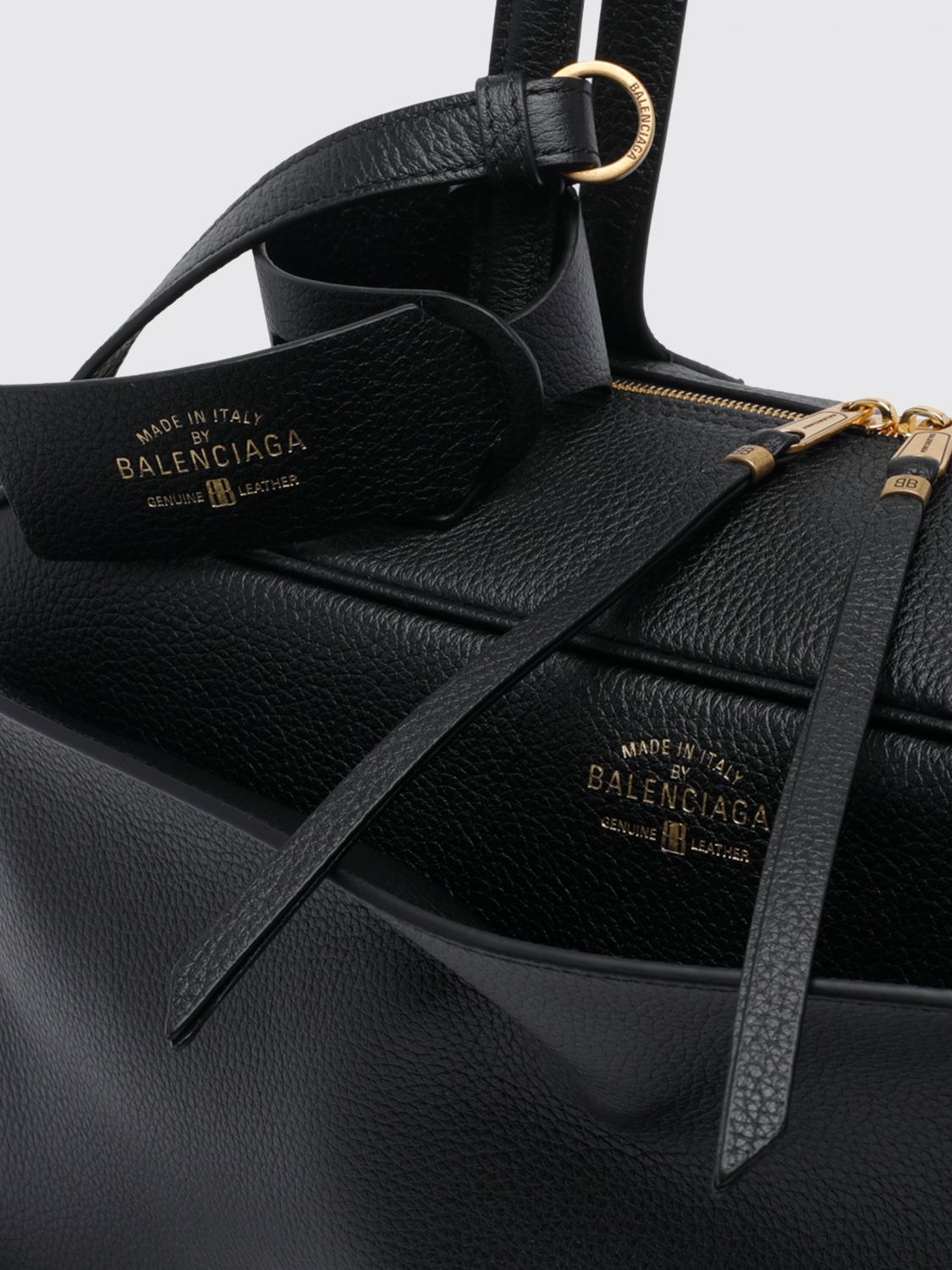 grained calfskin leather shoulder bag with logo and charm