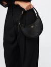 woman's shoulder bag