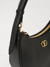 woman's shoulder bag