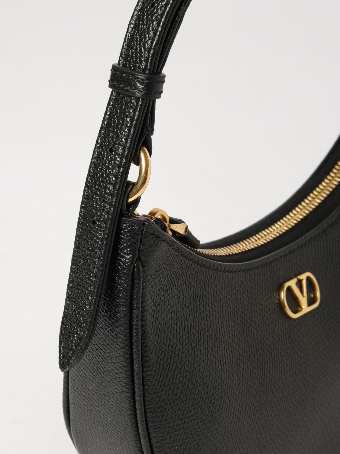 woman's shoulder bag