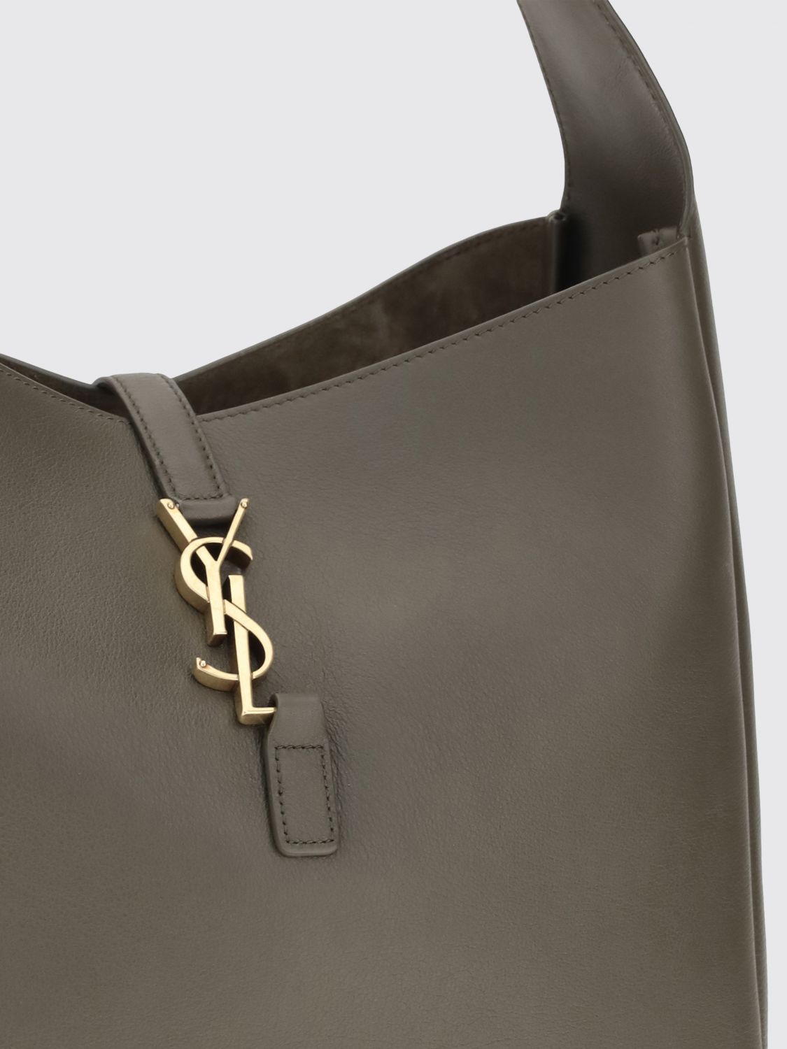 le 5 à 7 shoulder bag in smooth calfskin with pouch