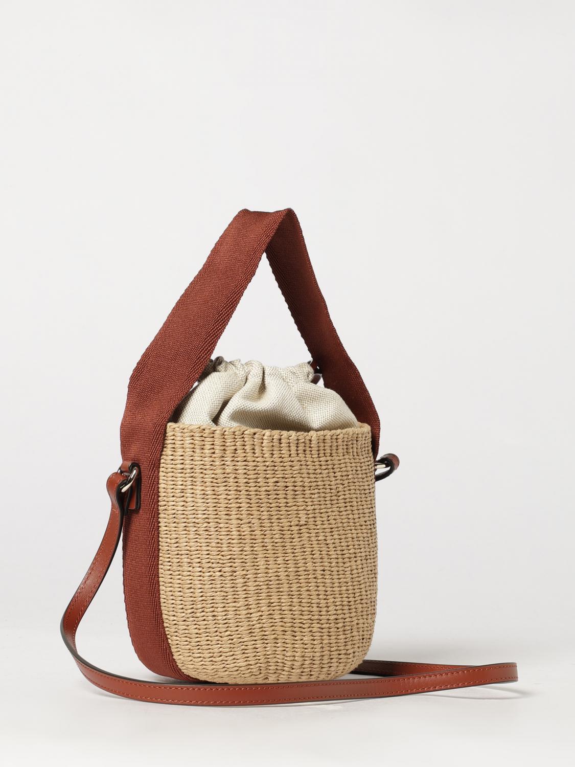 horse medal mini bucket bag chloé in two-colour raffia with shoulder strap