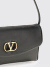 woman's shoulder bag