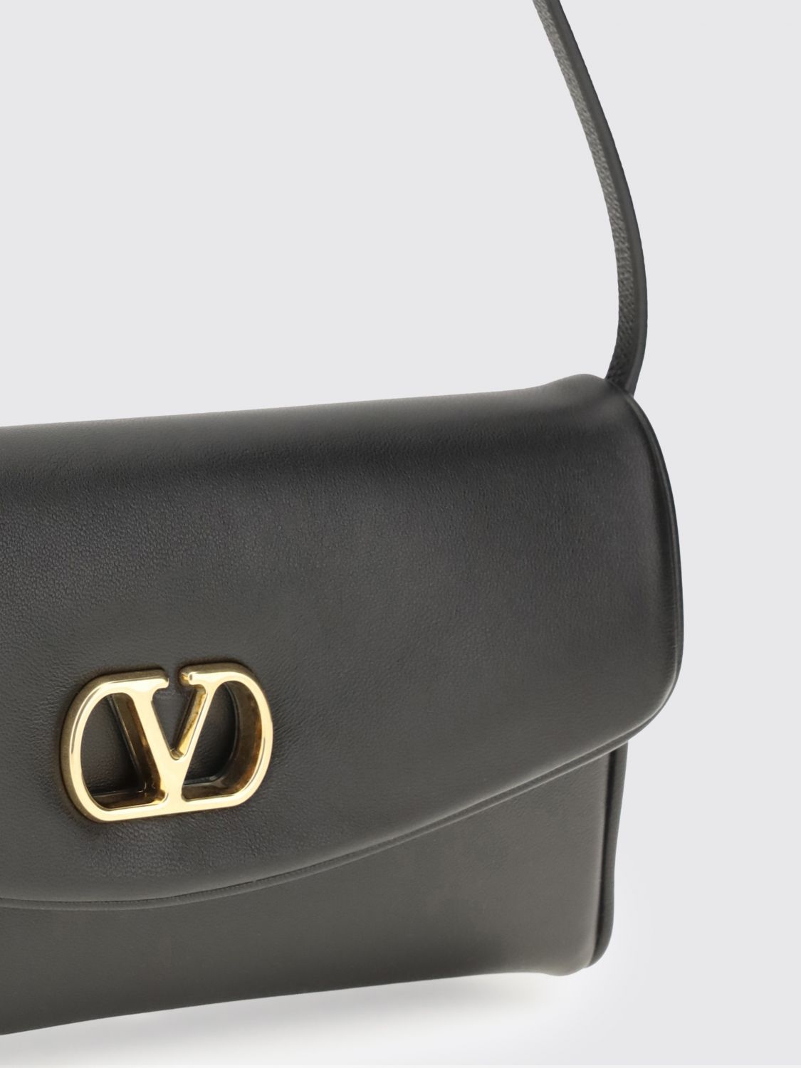 woman's shoulder bag