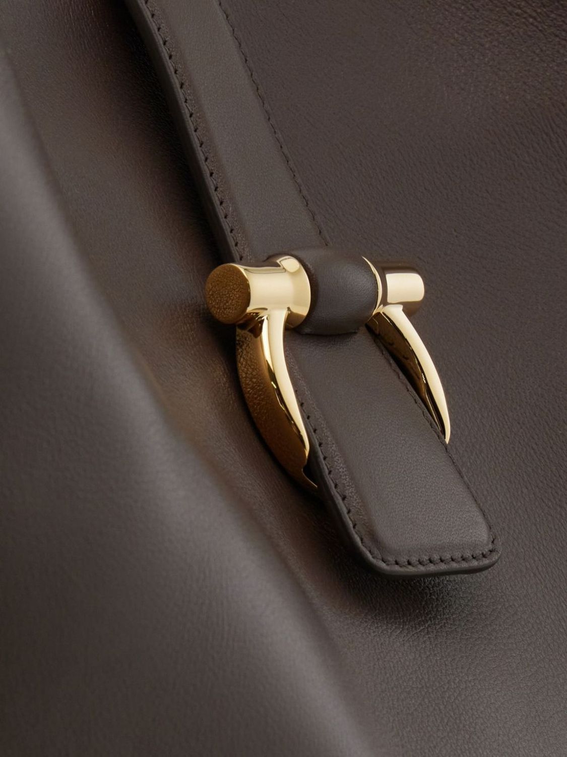 woman's shoulder bag