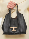 t timeless shoulder bag in grained calf leather with metal logo