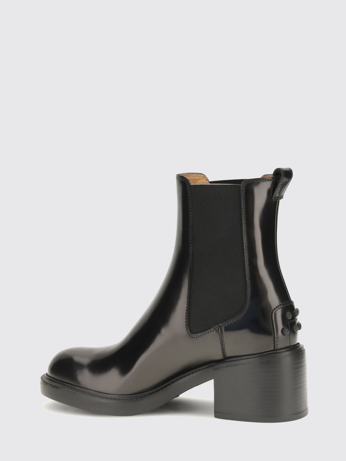 t timeless brushed leather chelsea boots with medium heel