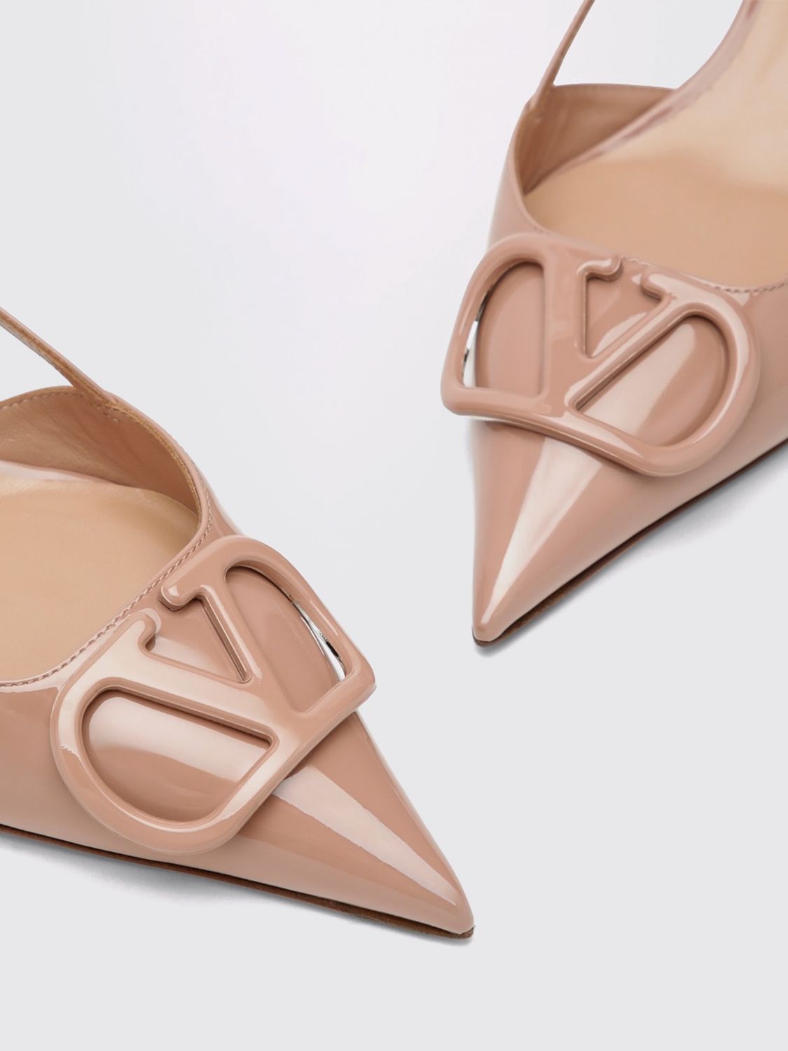 woman's flat shoes