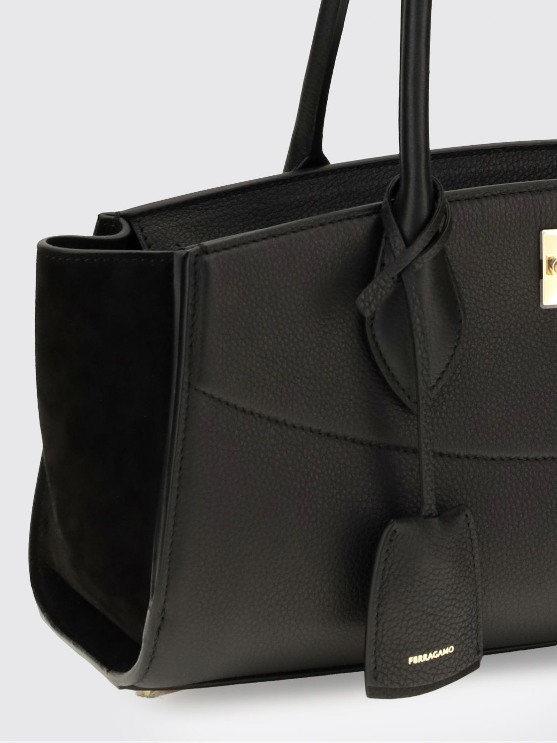woman's shoulder bag