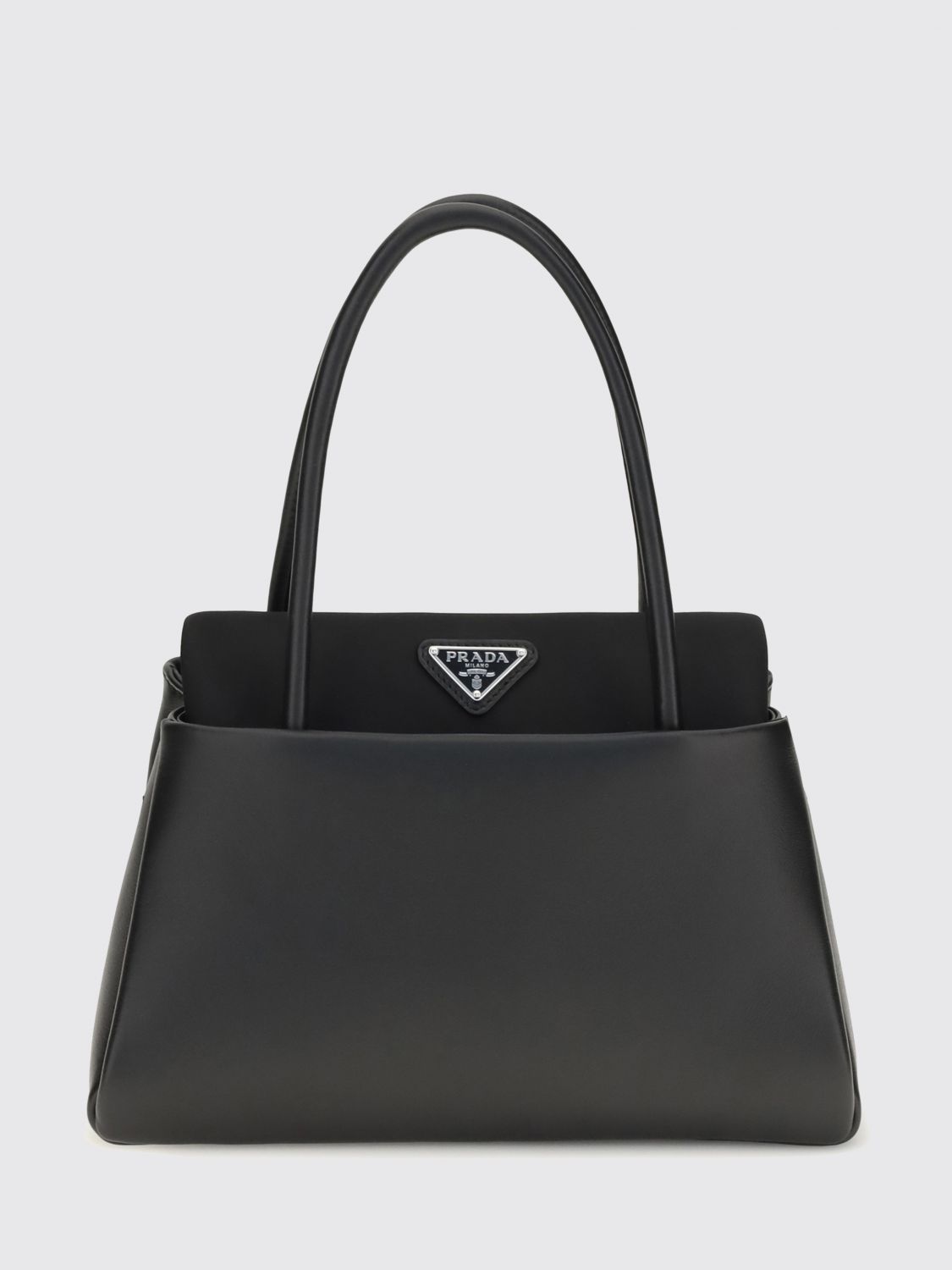 woman's shoulder bag