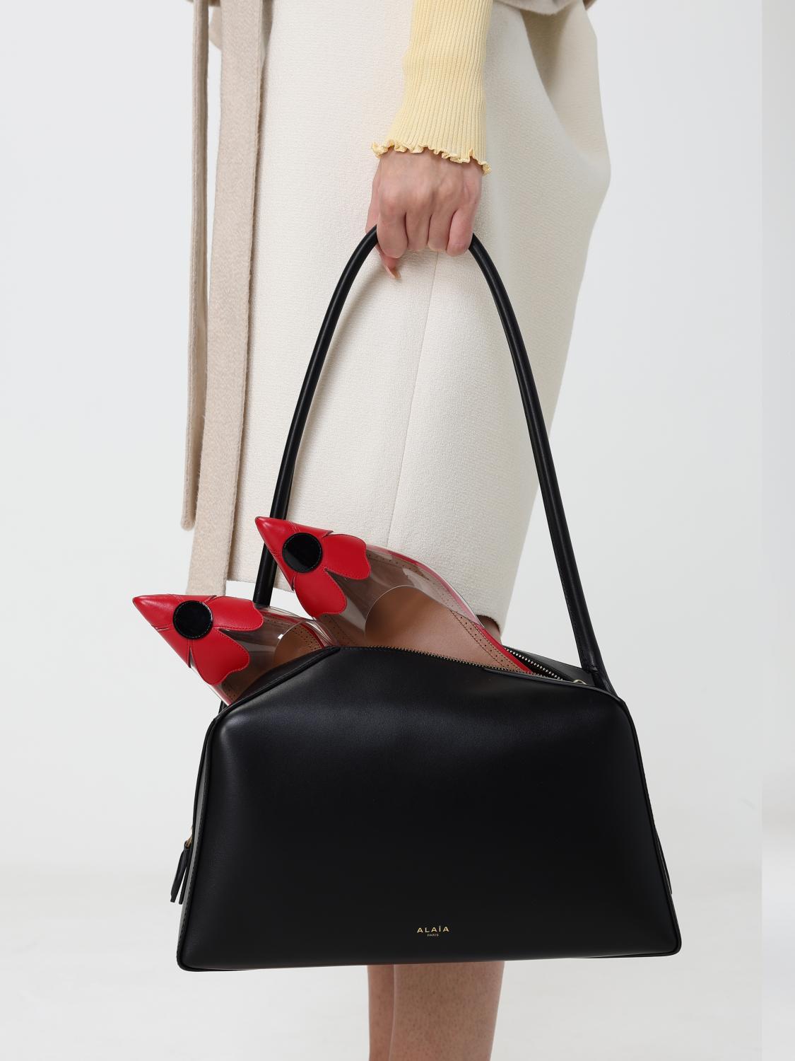 le bouledogue smooth calfskin leather shoulder bag