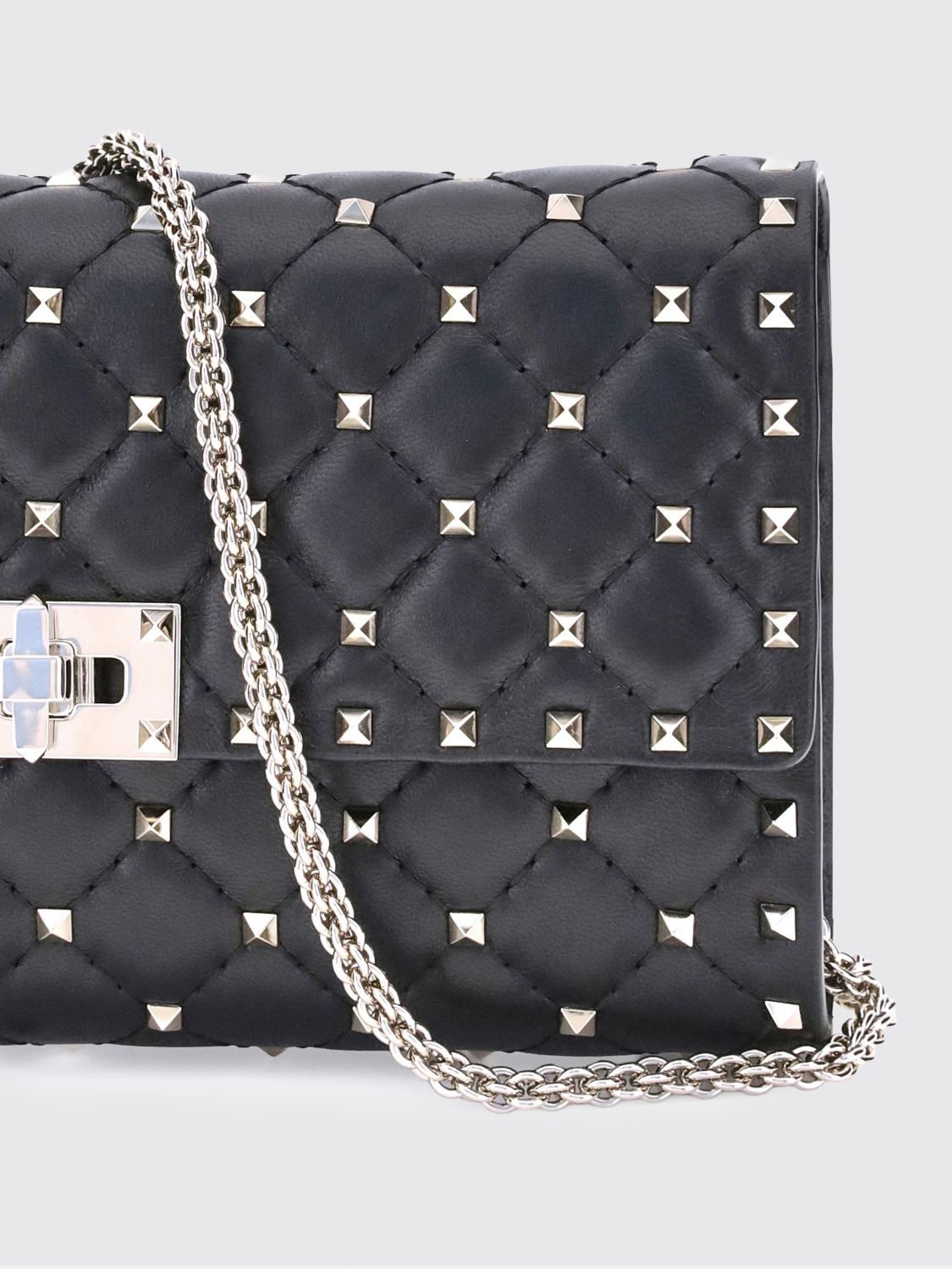 woman's shoulder bag