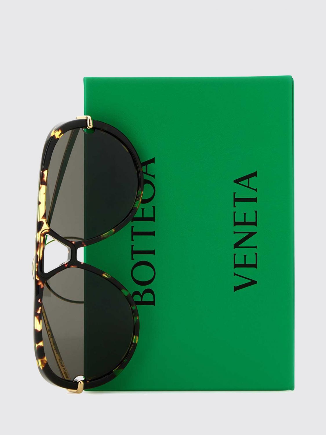 woman's sunglasses