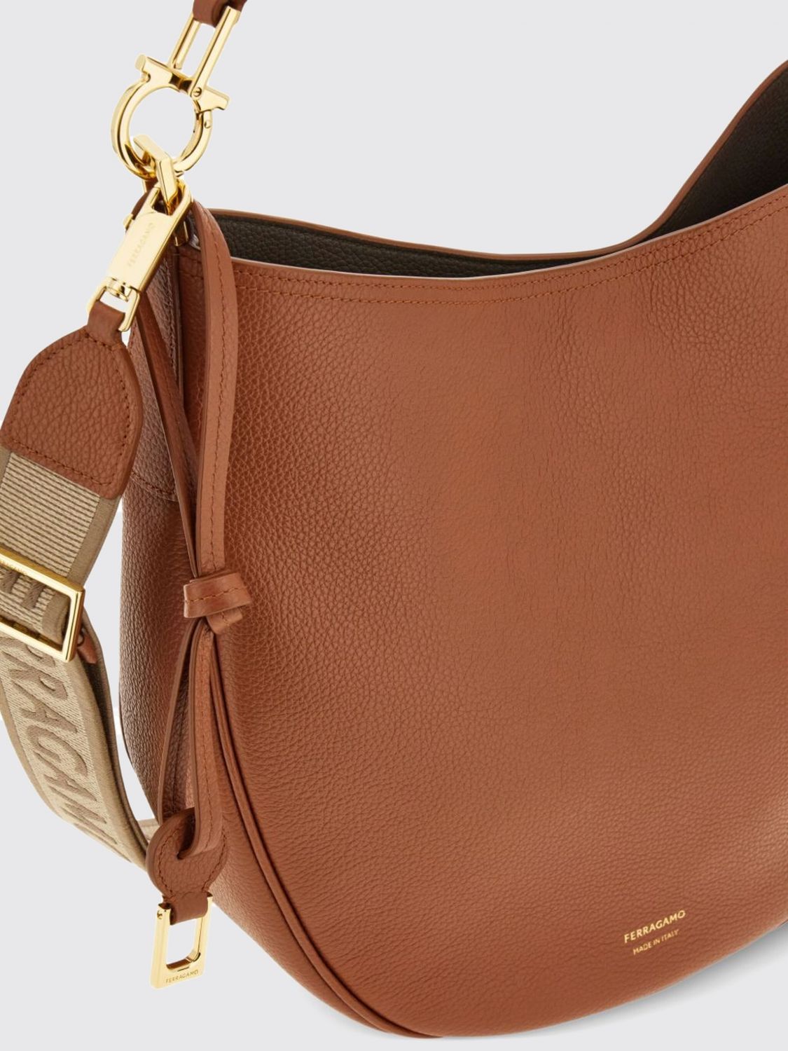 woman's shoulder bag