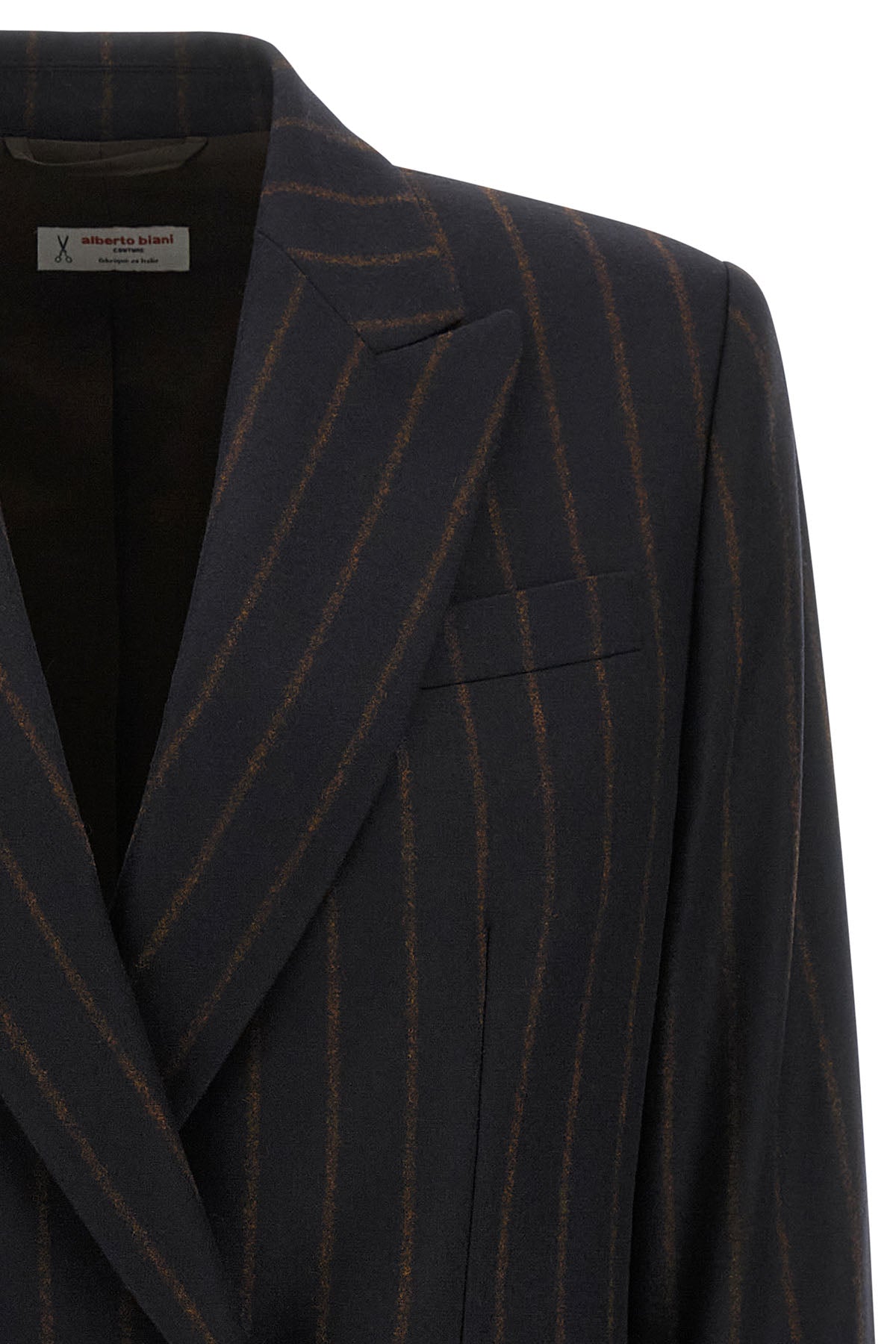 the alberto biani blazer redefines the codes of tailoring