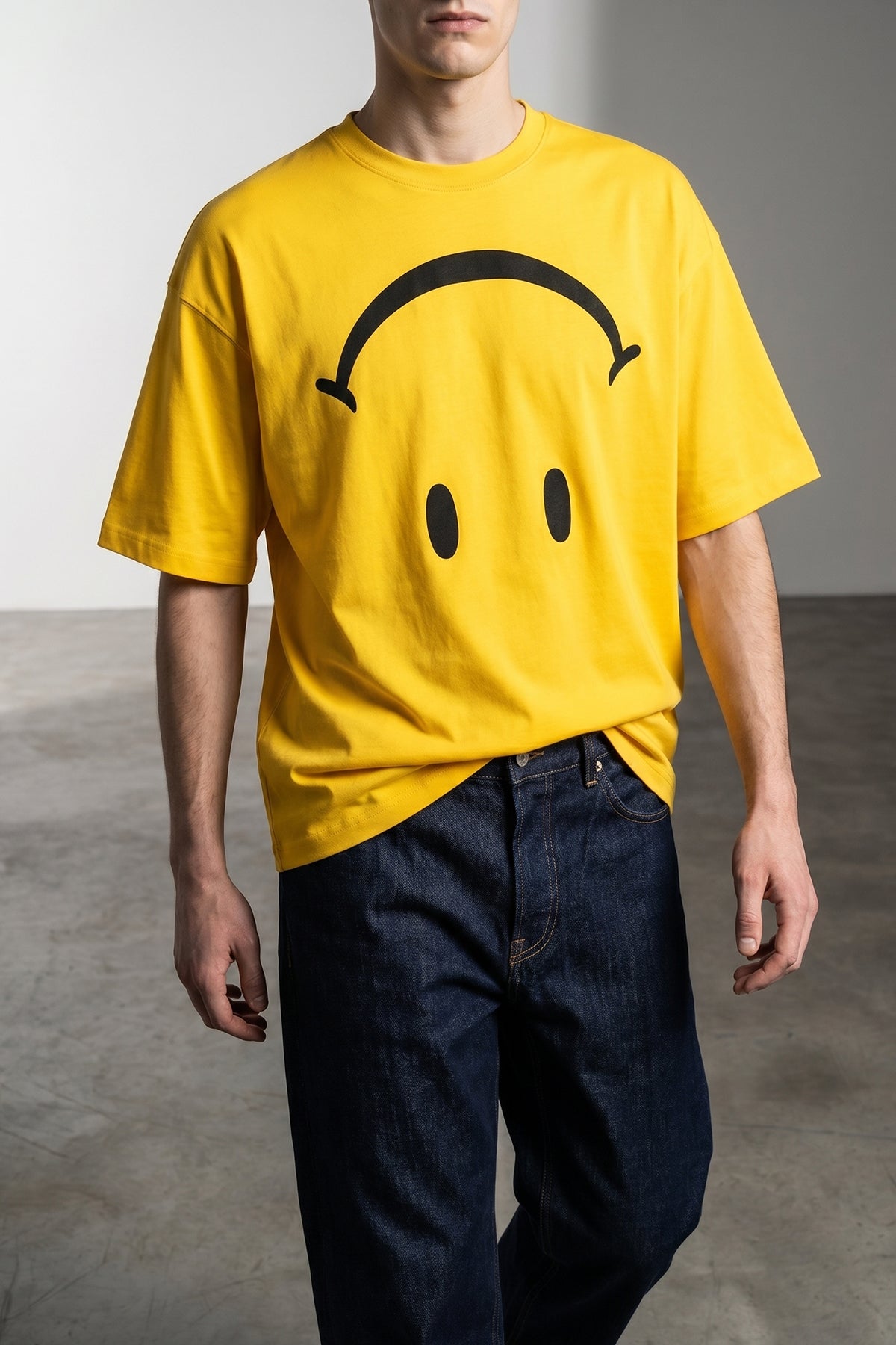 moschinos smiley® t-shirt defines new volumes through an oversized silhouette