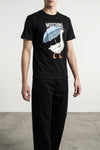 moschinos goose t-shirt features a classic silhouette enriched