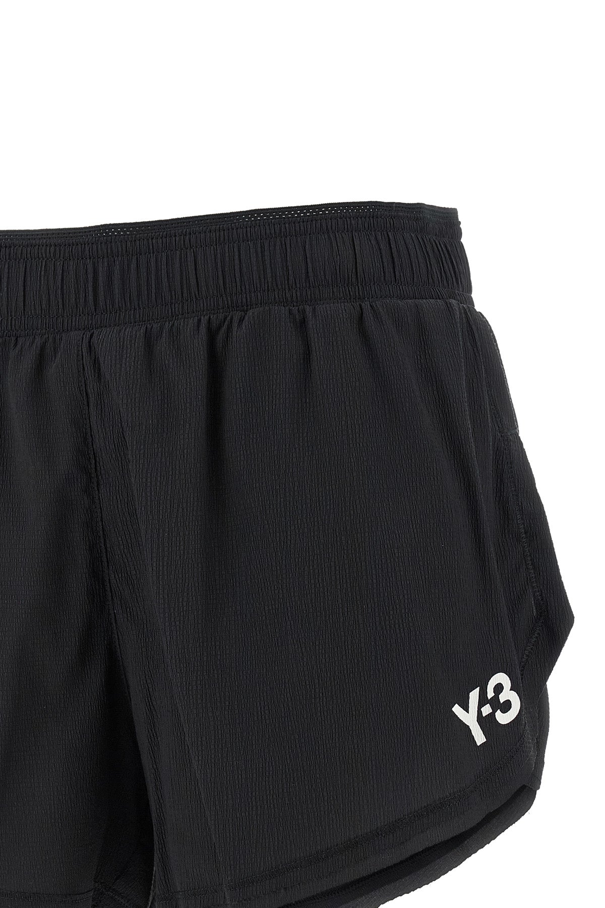 shorts in technical fabric