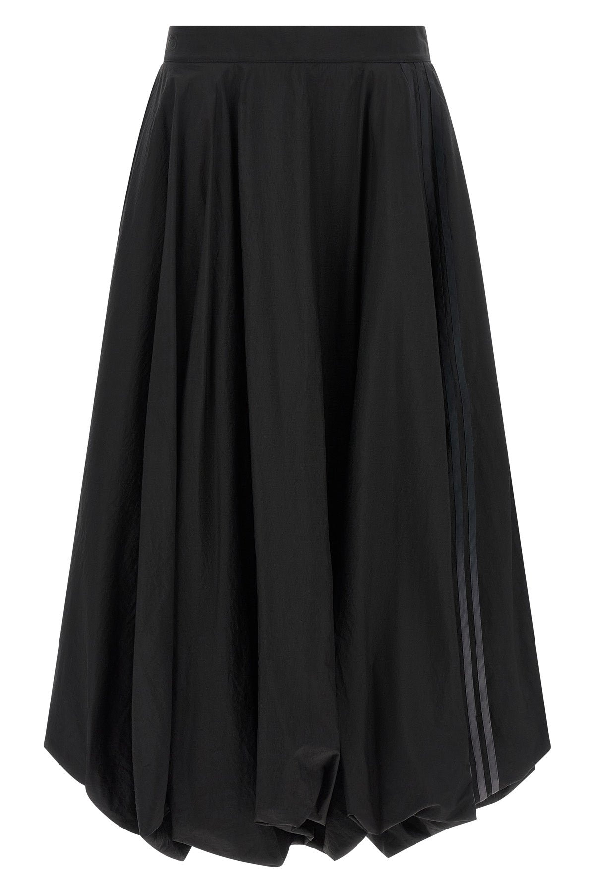 the long skirt y-3 gradient 3-stripes redefines the volumes of the contemporar