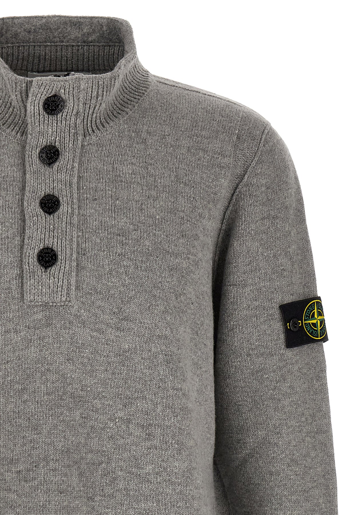 the stone island 5100040 sweater defines contemporary knitwear through a rigor