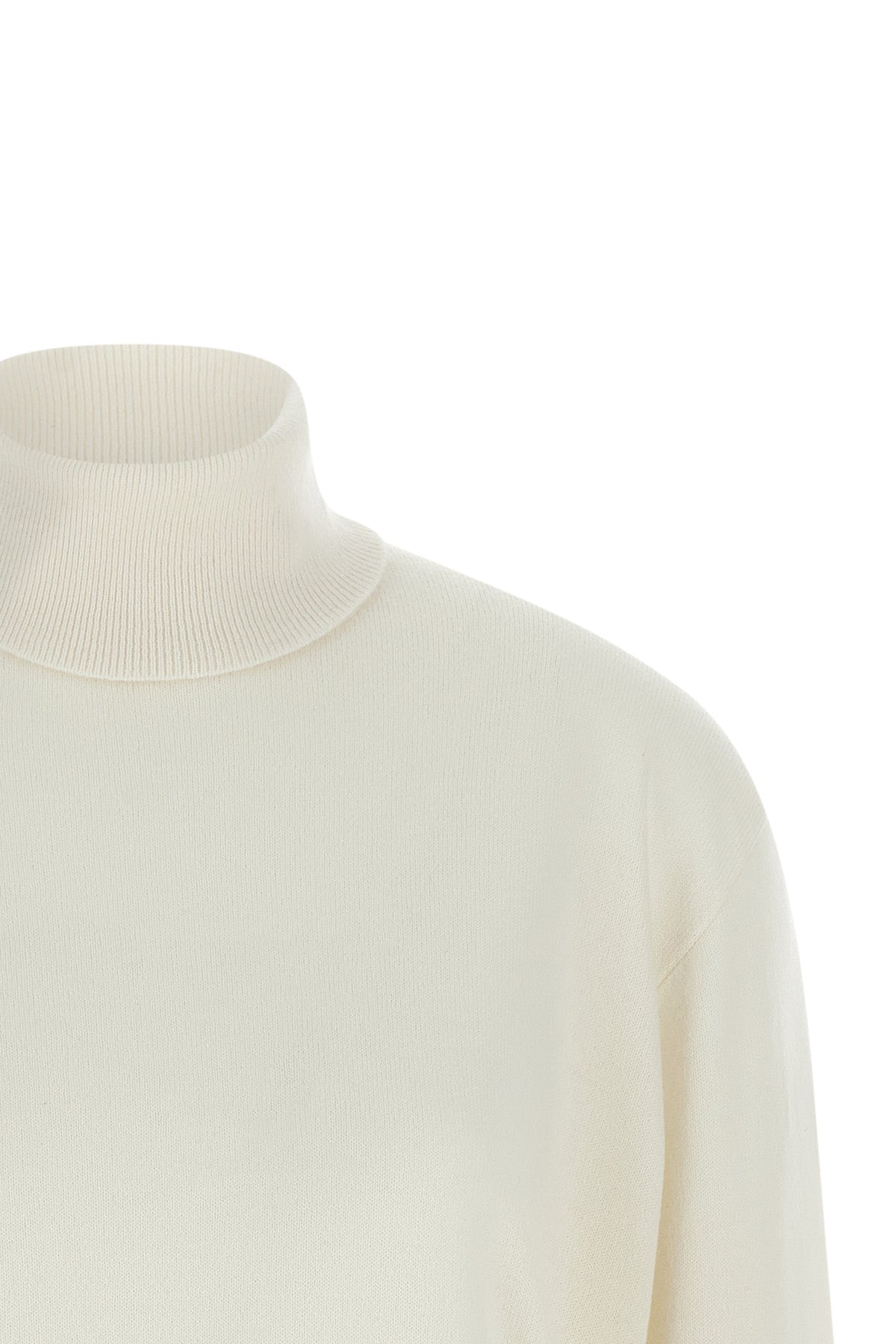 the brunello cucinelli pure cashmere sweater represents the excellence of artisa
