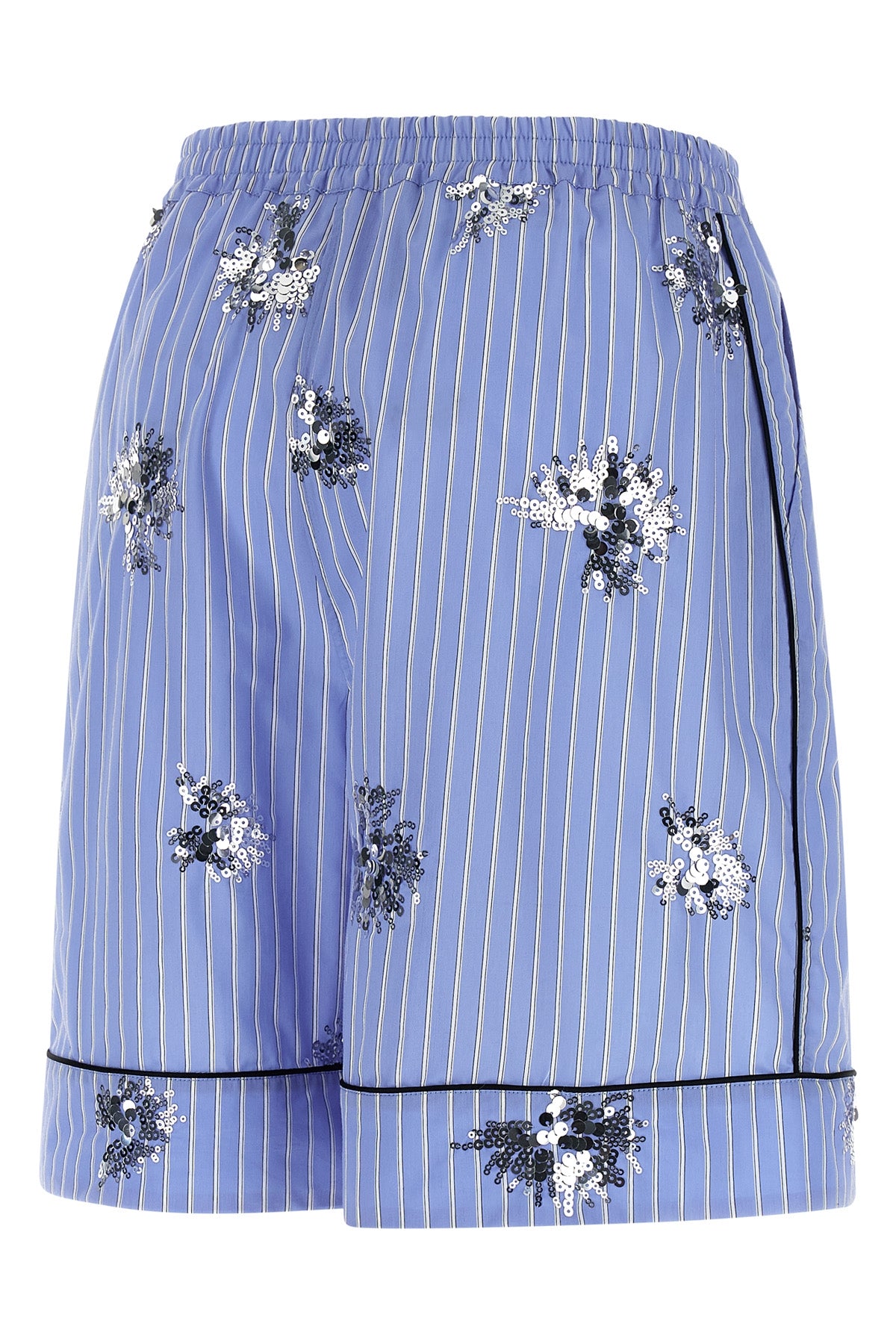 le twins bermuda shorts redefine the codes of daywear through a relaxed silhouet