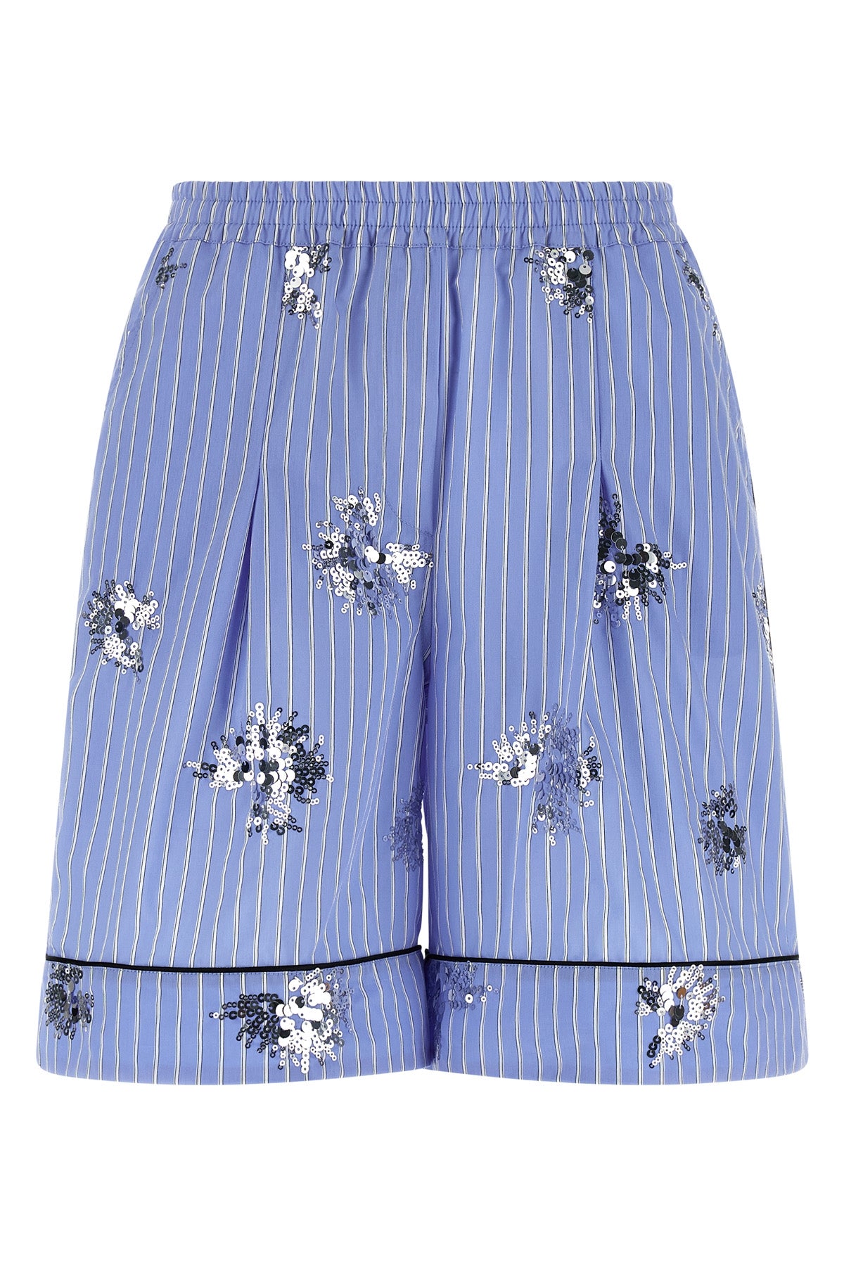 le twins bermuda shorts redefine the codes of daywear through a relaxed silhouet