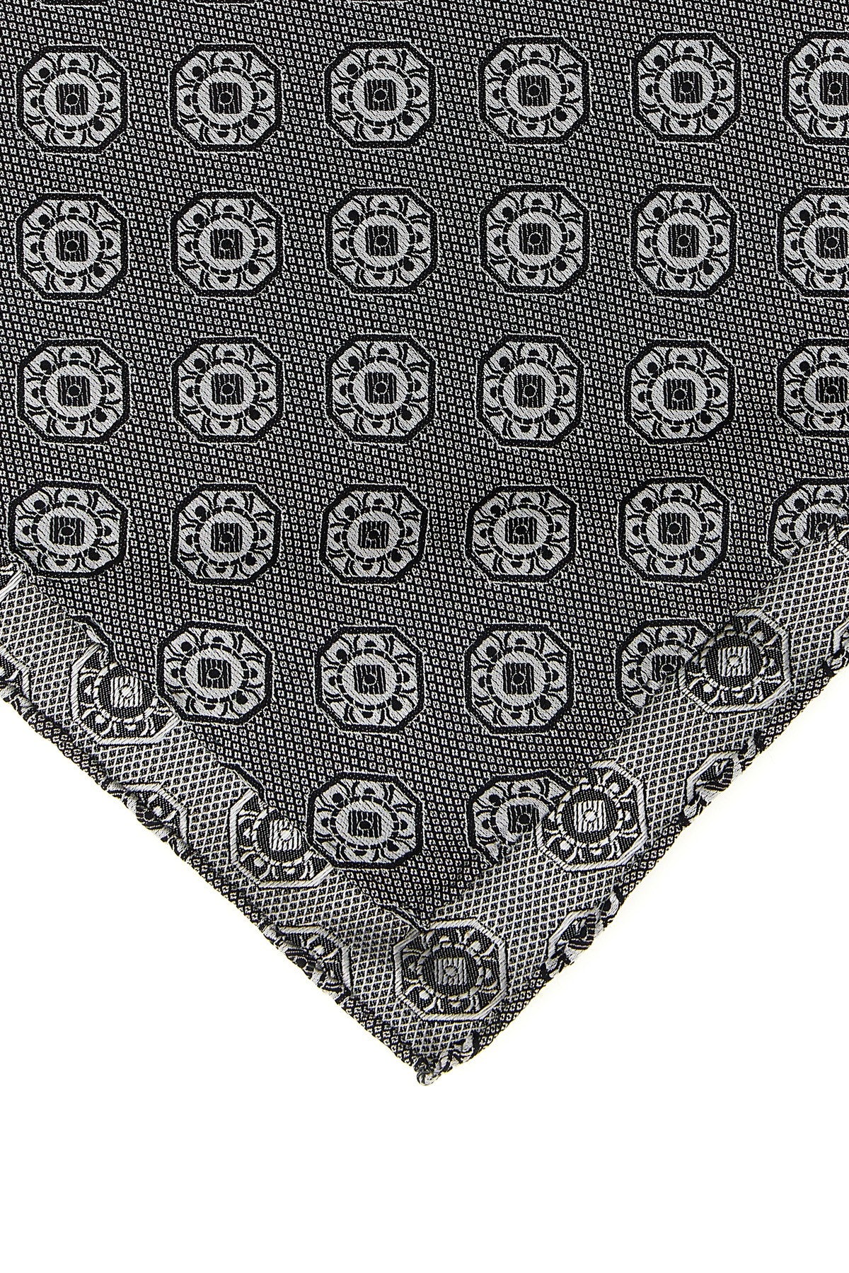 the brunello cucinelli pure silk pocket square