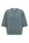 the extreme cashmere n°433 sassie crew neck sweater defines a relaxed silhouet