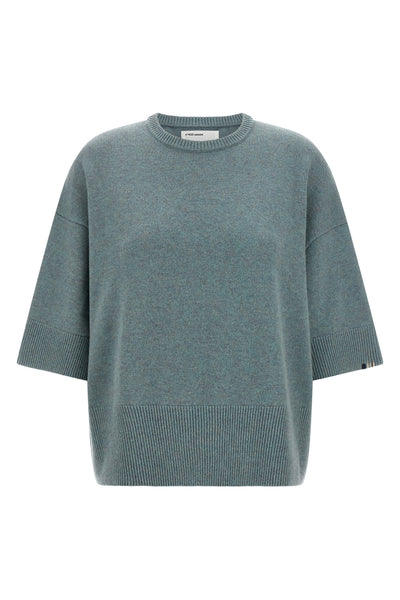 the extreme cashmere n°433 sassie crew neck sweater defines a relaxed silhouet