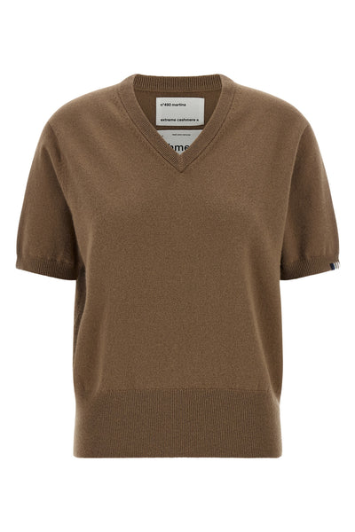 the extreme cashmere n°490 martina short-sleeved sweater stands out for its re
