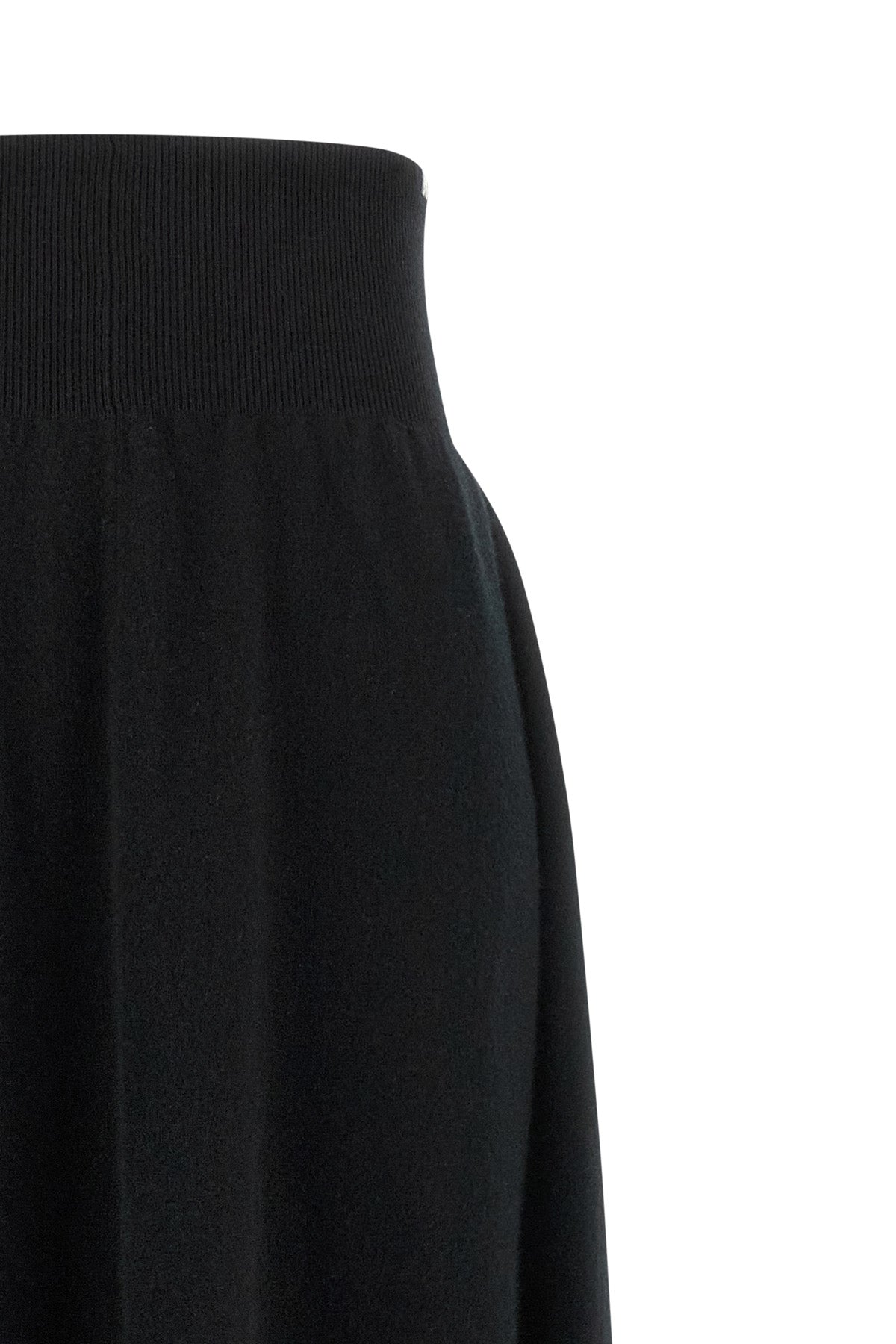 the long extreme cashmere n°498 grace short skirt defines contemporary knitwea
