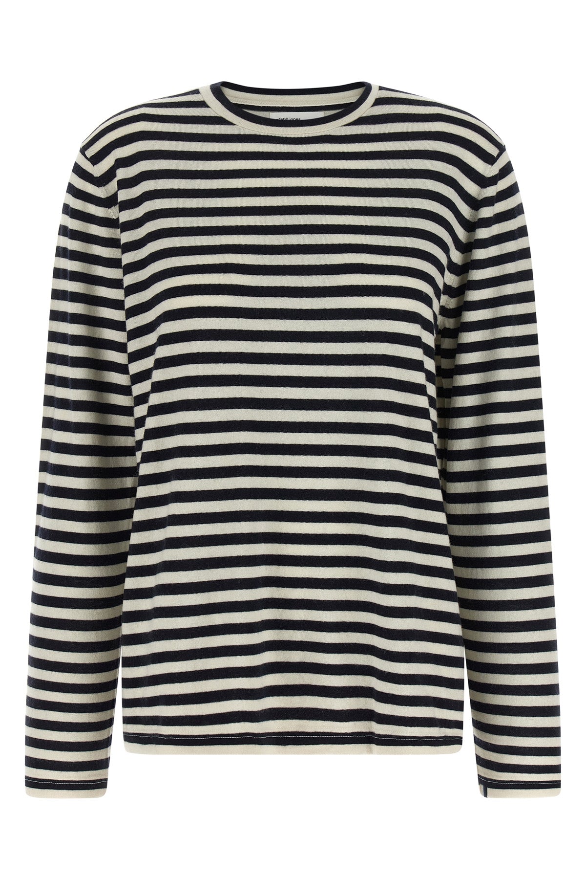 the jones extreme cashmere n°500 sweater is made of a fine yarn that combines th