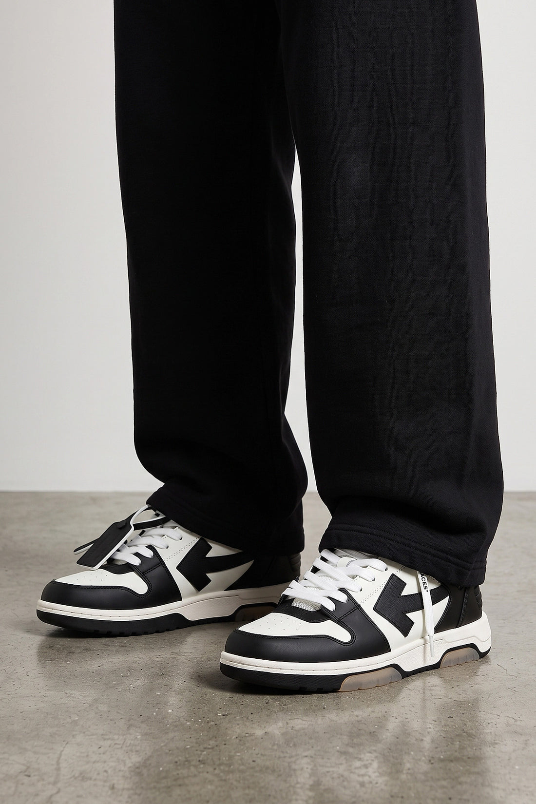 OFF-WHITE 40 the off-white out of office sneakers feature a structured low-top silhouette d