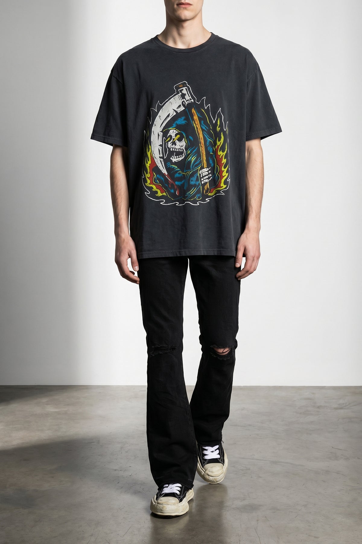 p026 lancer rip used-effect garment-dyed cotton denim jeans