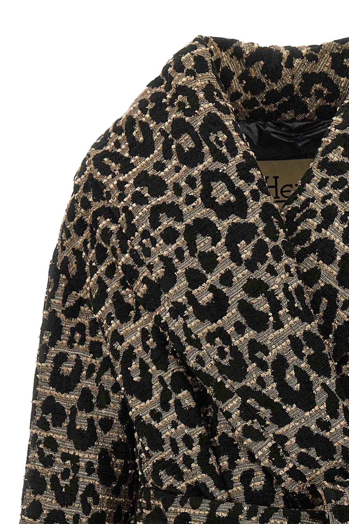 the herno leo coat defines an enveloping silhouette through a sophisticated ja