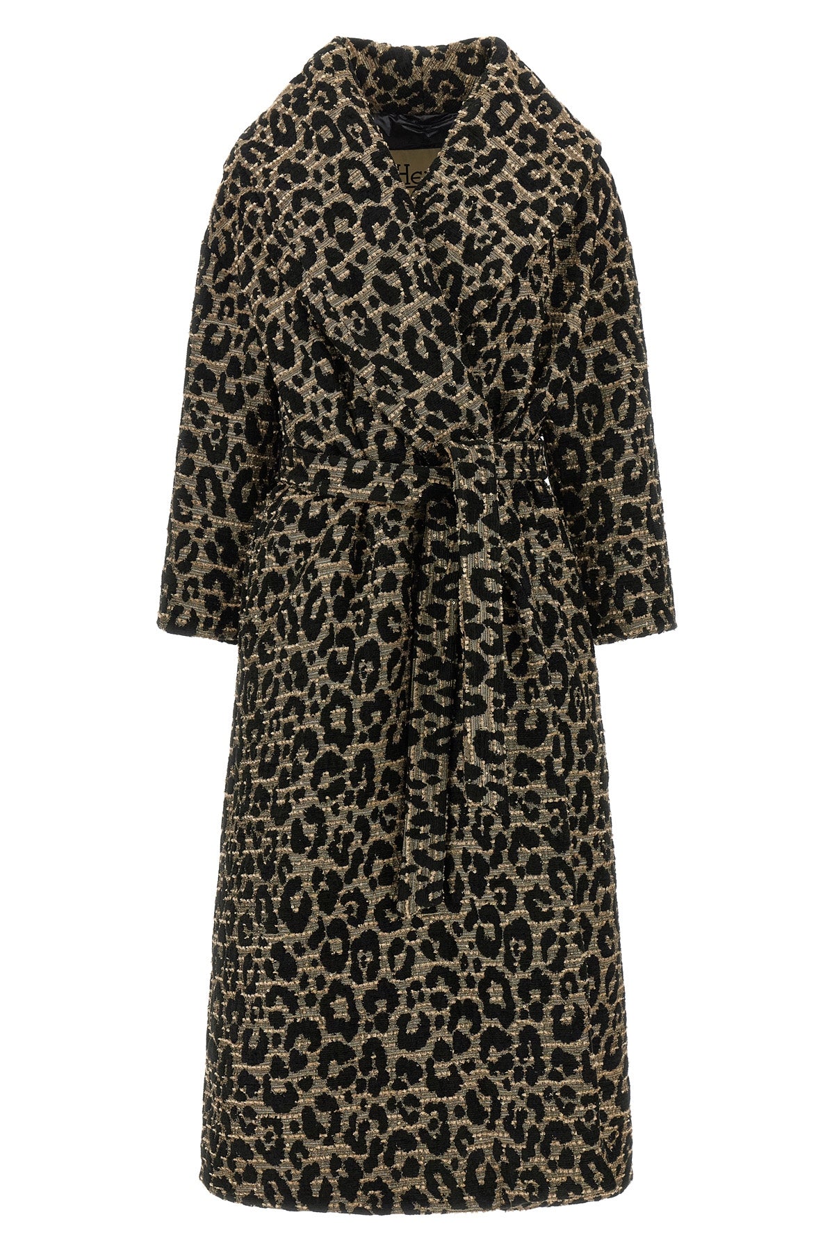 the herno leo coat defines an enveloping silhouette through a sophisticated ja