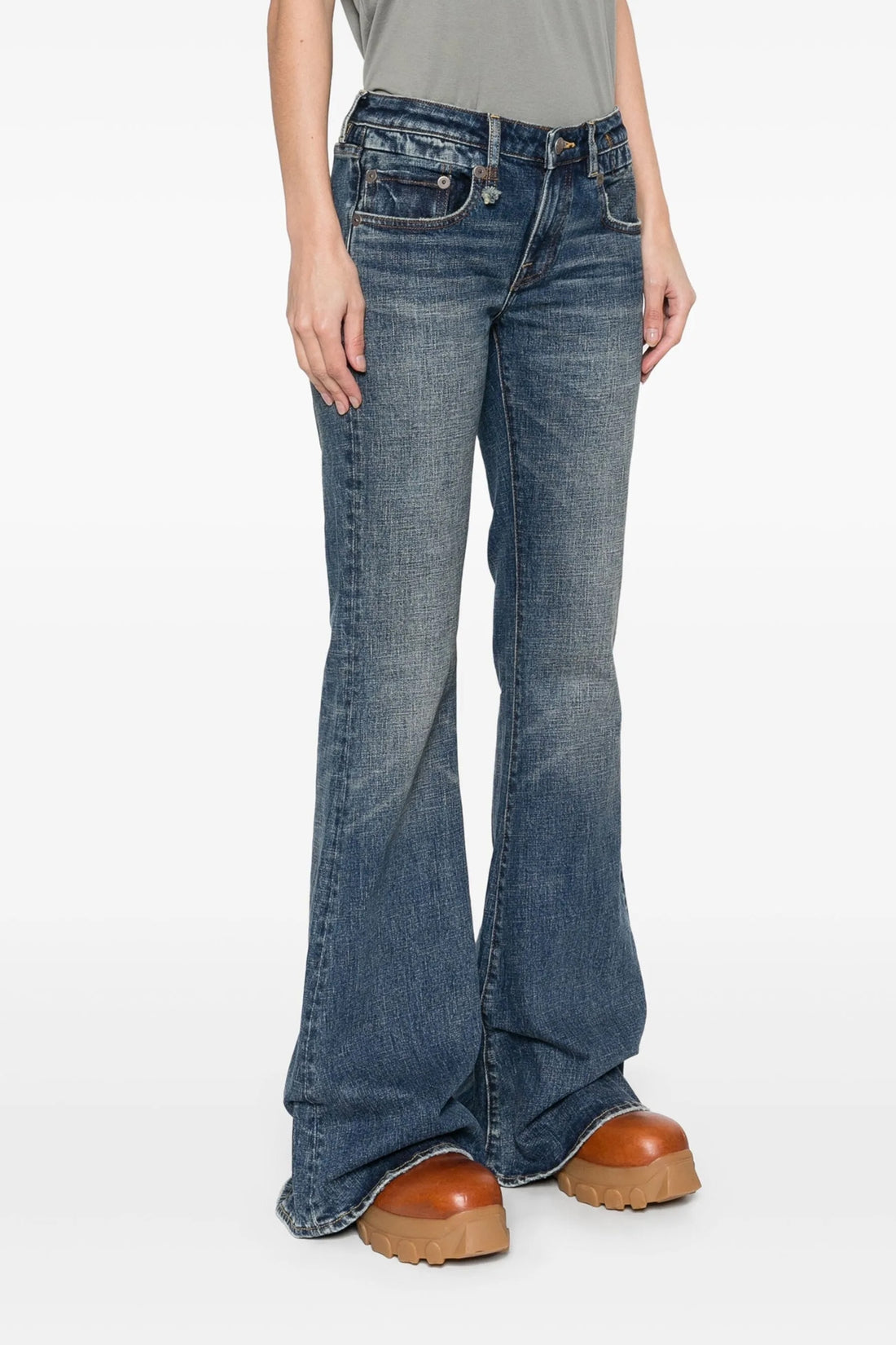 R13 25 overflow boy flare low-rise denim jeans in delavé cotton