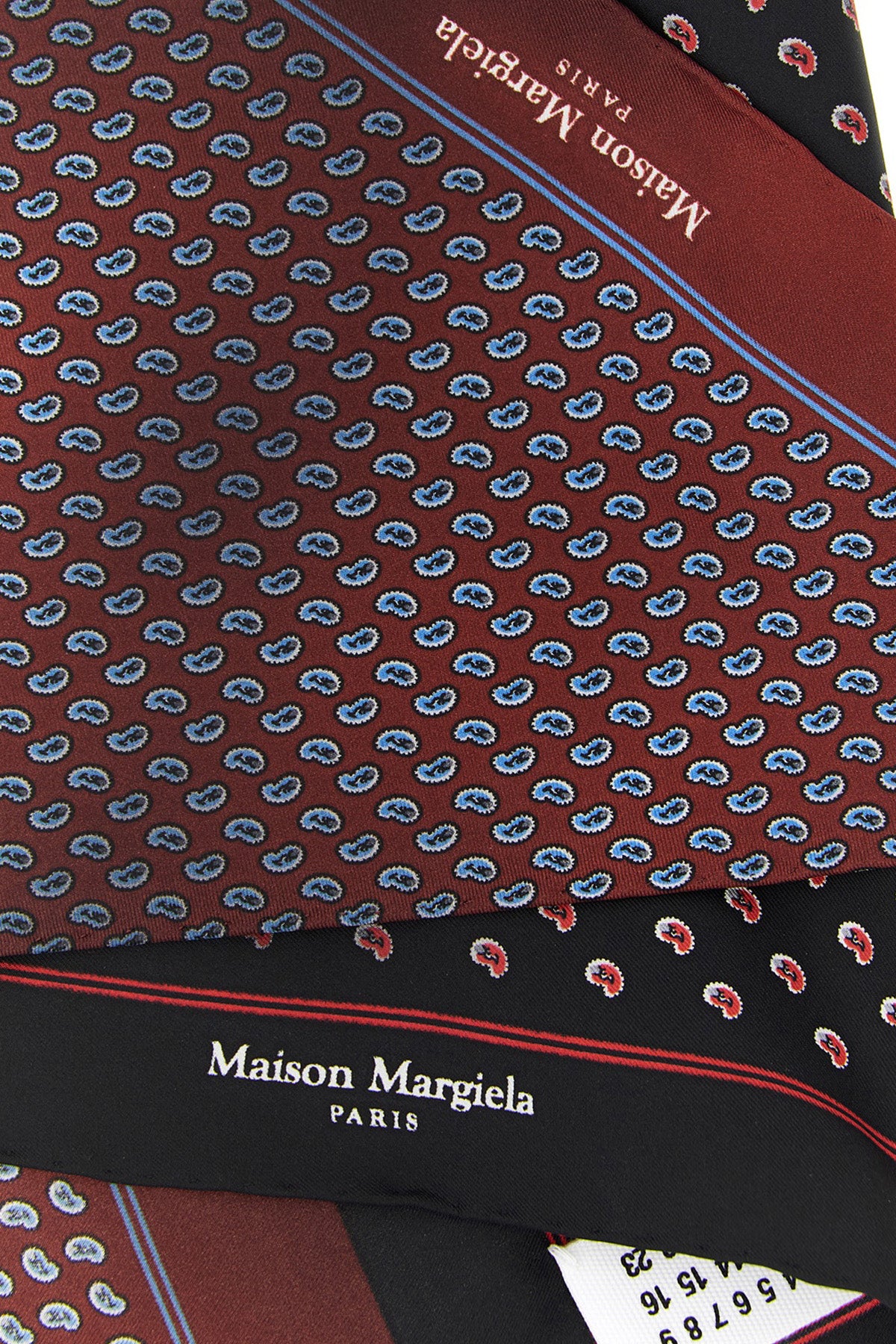 maison margielas double-sided scarf features a study of classic contrasting mot