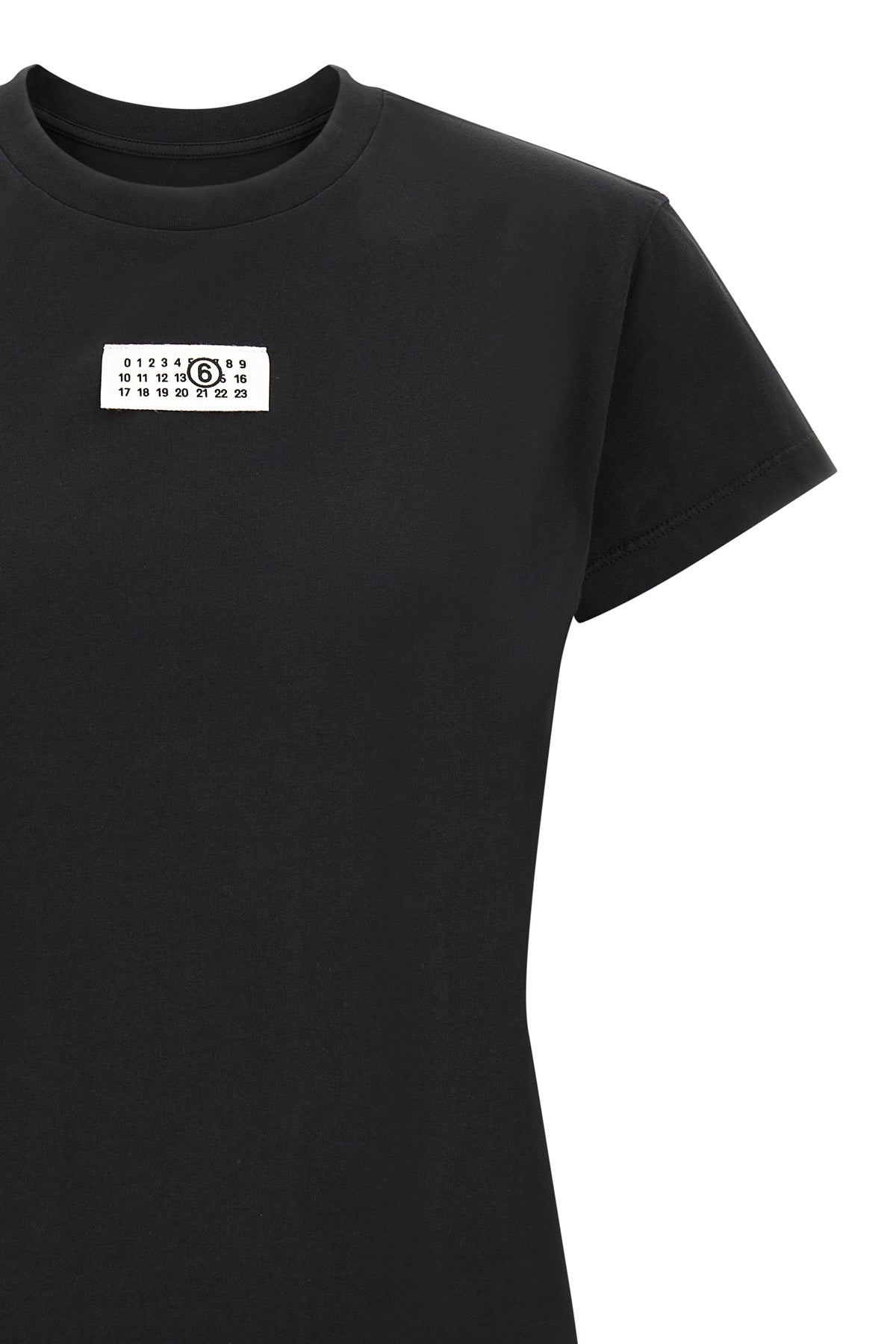 maison margiela mm6 t-shirt in pure black cotton defines an essential and recogn