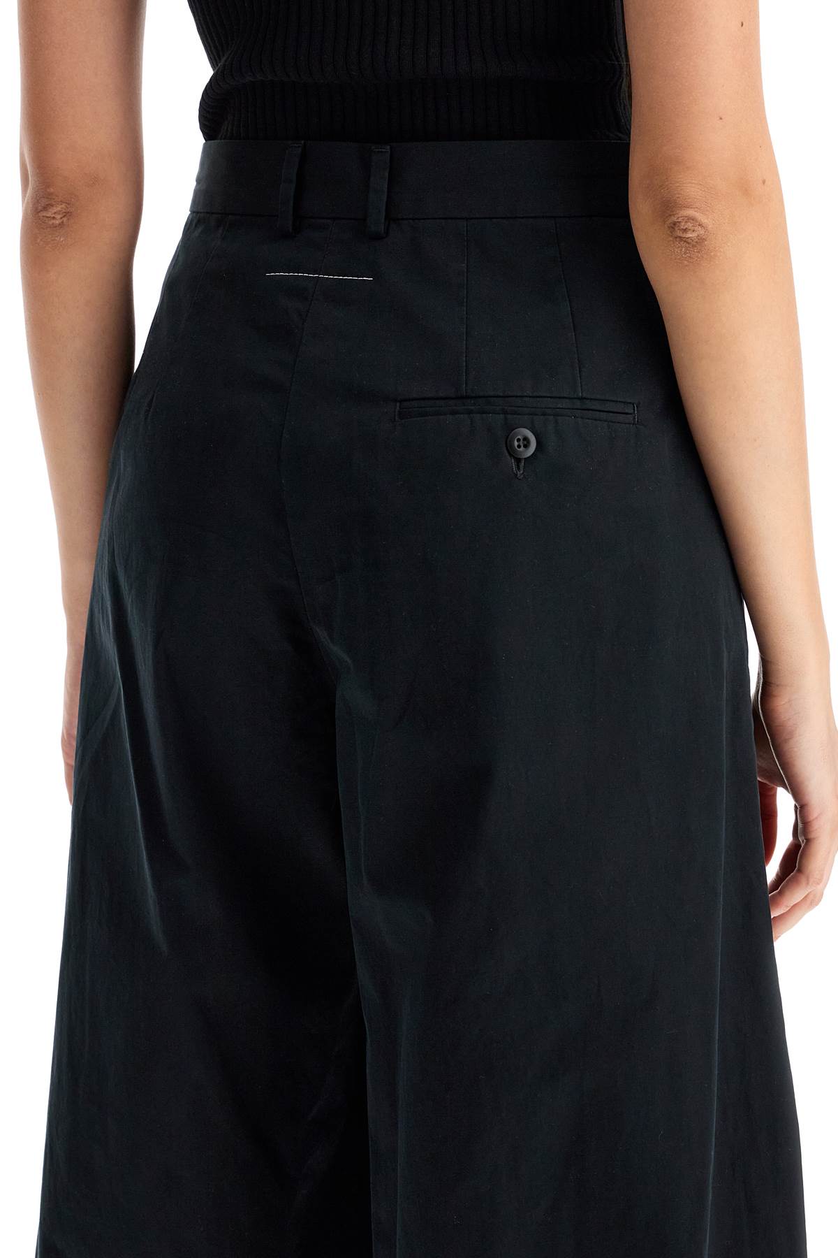 wide-legged pants with pleats