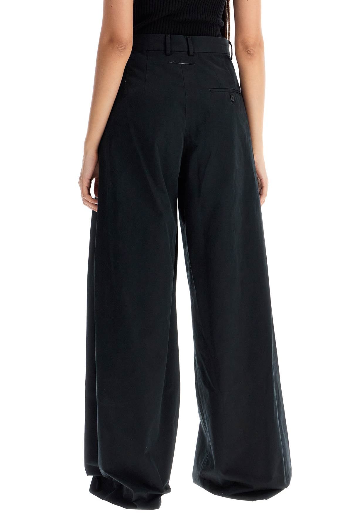 wide-legged pants with pleats