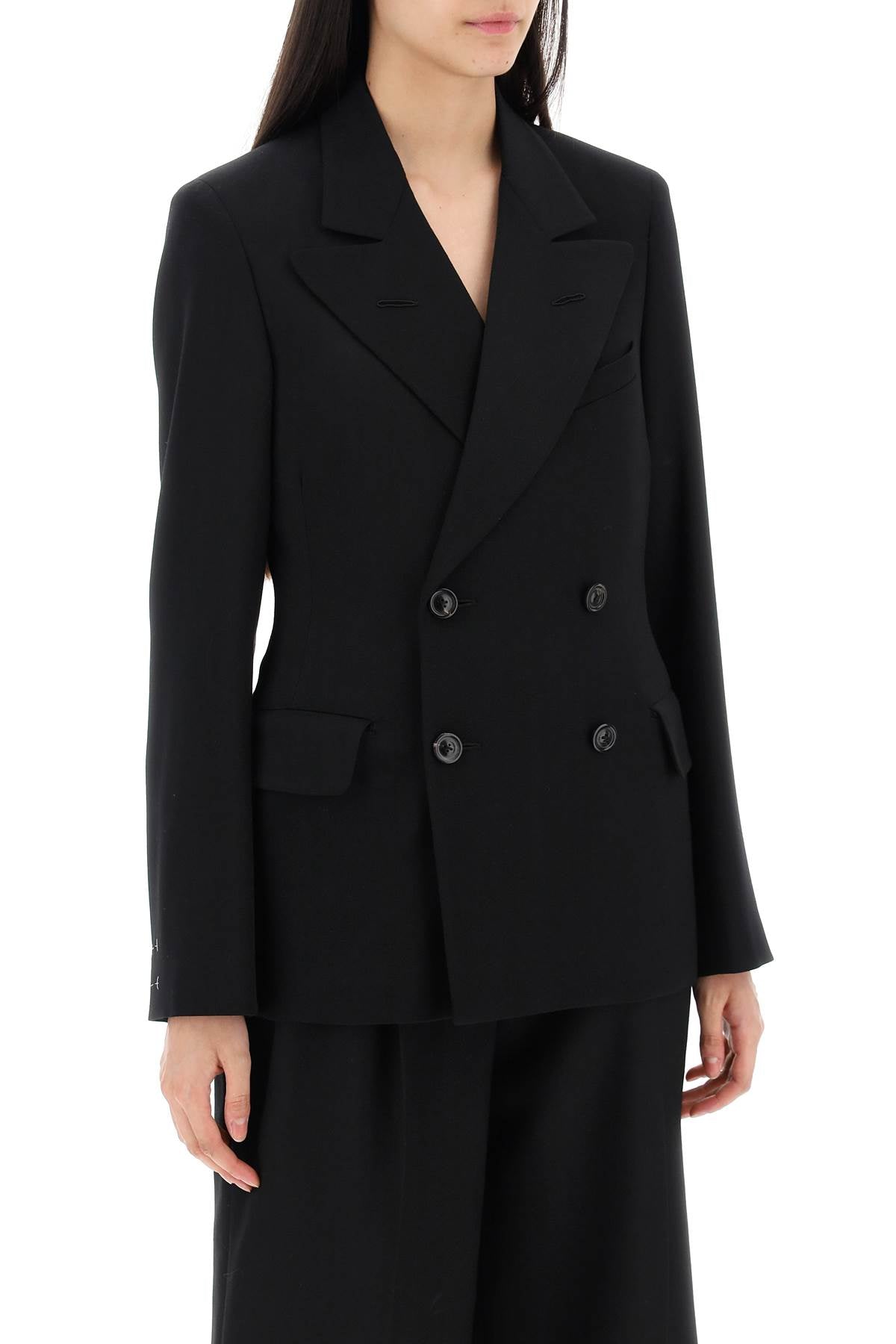 slim-fit wool jacket with a fitted waist