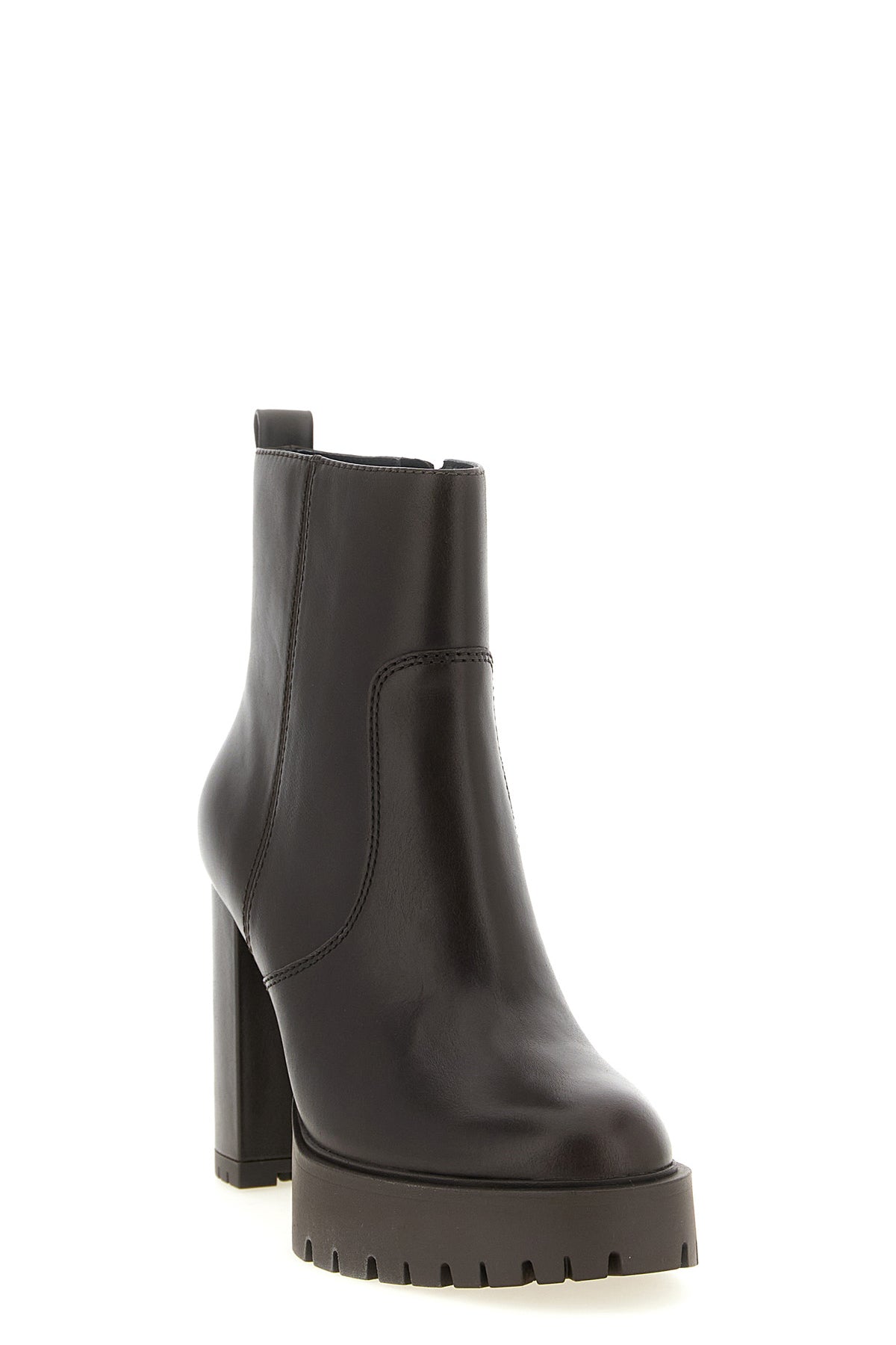 the pinko clara ankle boots define an urban silhouette through a rigorous cons